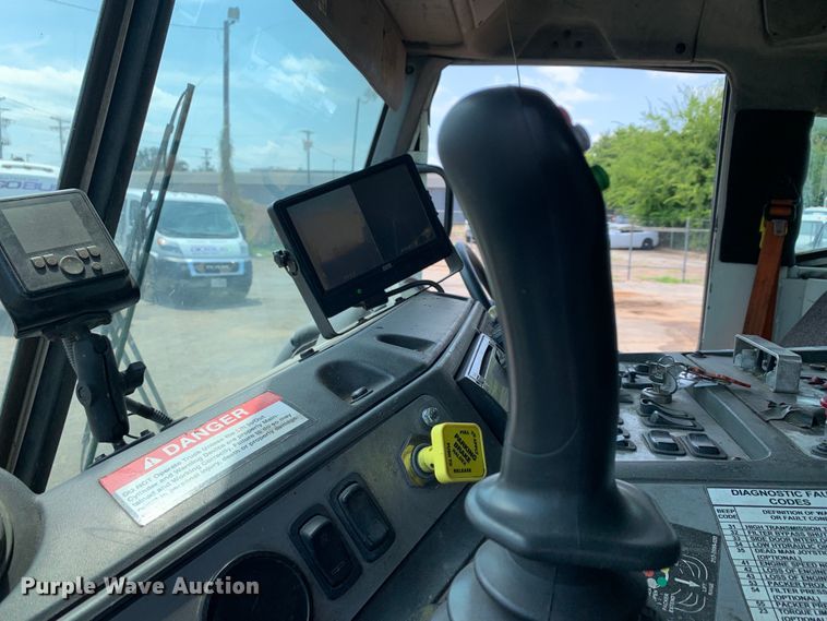 image for item DM1770 2018 Mack LR613 refuse truck