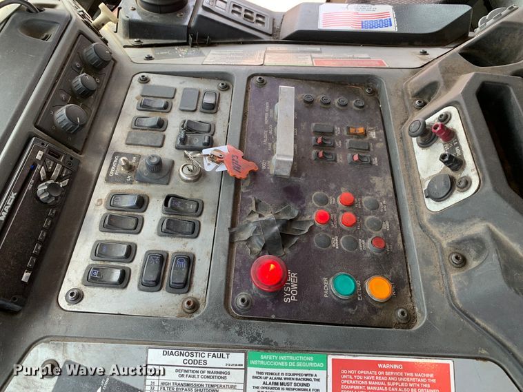 image for item DM1770 2018 Mack LR613 refuse truck