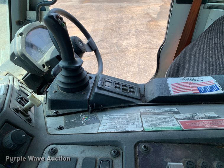 image for item DM1770 2018 Mack LR613 refuse truck