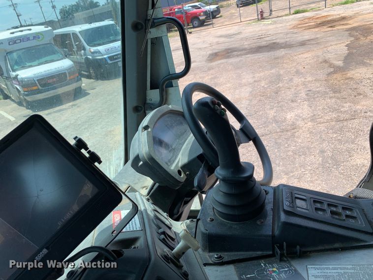 image for item DM1770 2018 Mack LR613 refuse truck