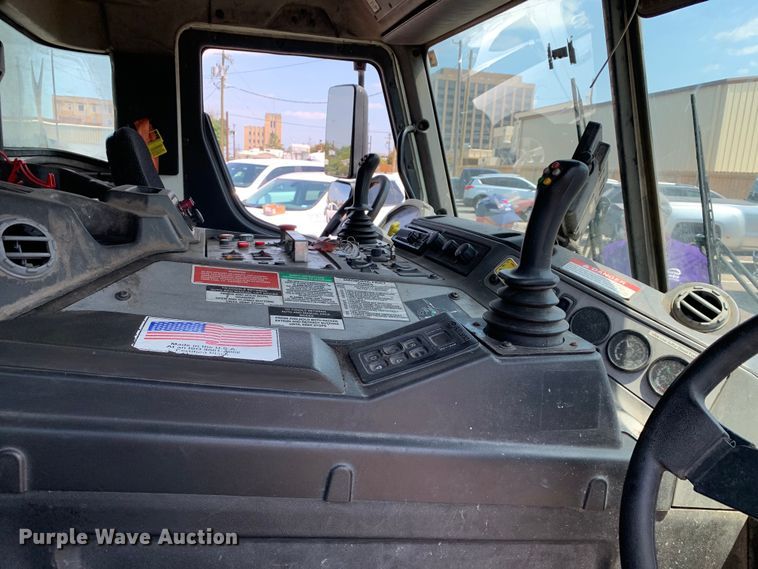 image for item DM1770 2018 Mack LR613 refuse truck