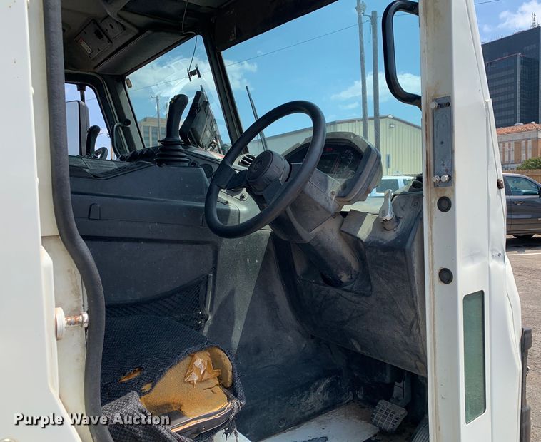 image for item DM1770 2018 Mack LR613 refuse truck