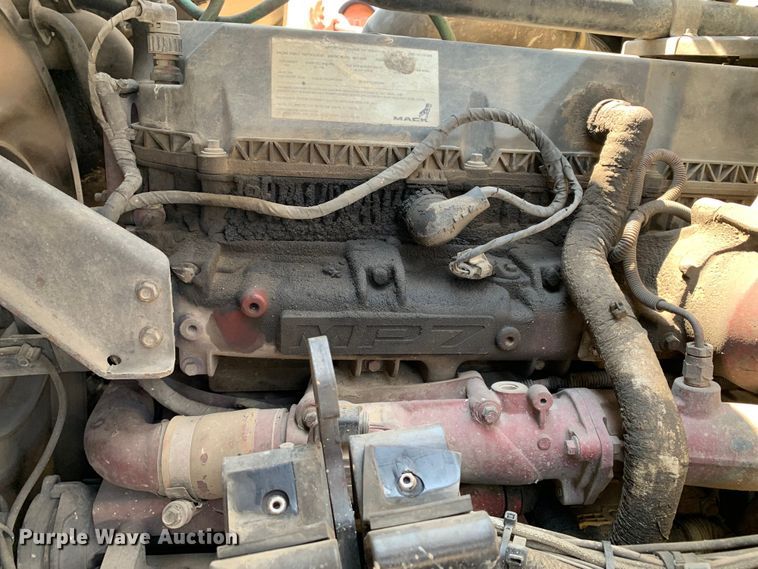 image for item DM1770 2018 Mack LR613 refuse truck