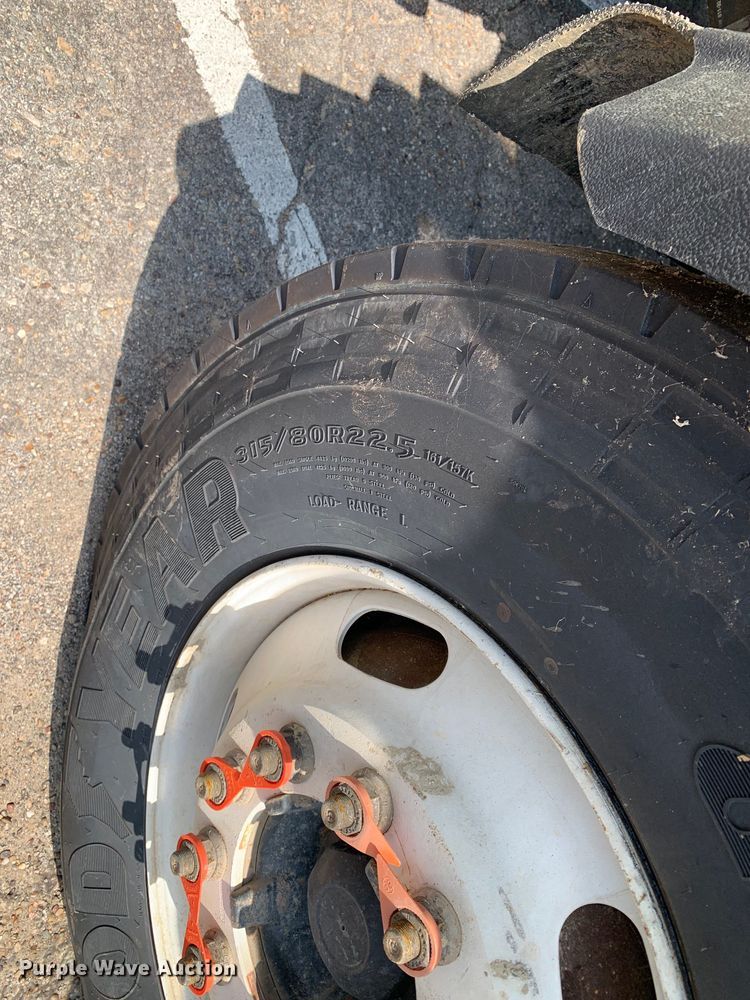 image for item DM1770 2018 Mack LR613 refuse truck