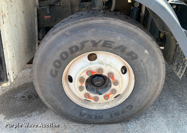 image for item DM1770 2018 Mack LR613 refuse truck