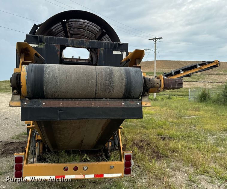 image for item DP6673 Wildcat RHC 6-230 trommel screen