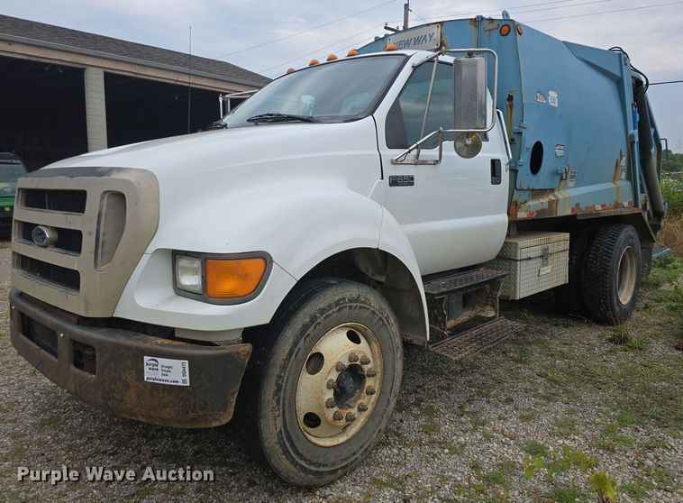 image for item DQ4473 2005 Ford F650 Super Duty XL refuse truck