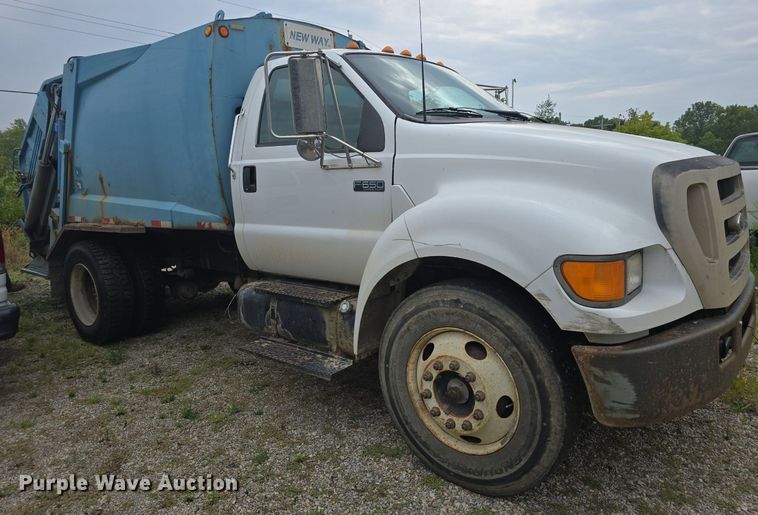 image for item DQ4473 2005 Ford F650 Super Duty XL refuse truck