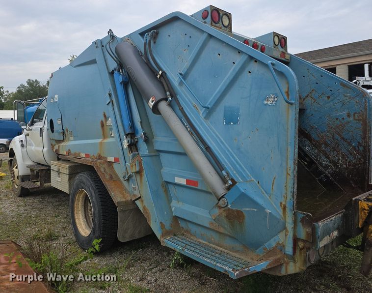 image for item DQ4473 2005 Ford F650 Super Duty XL refuse truck