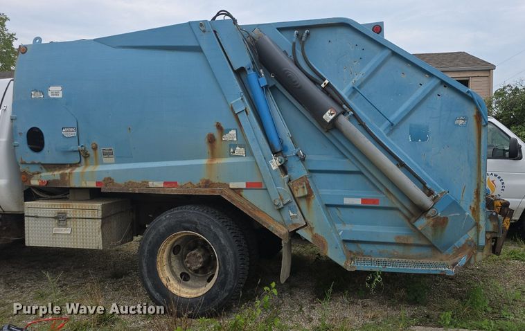 image for item DQ4473 2005 Ford F650 Super Duty XL refuse truck