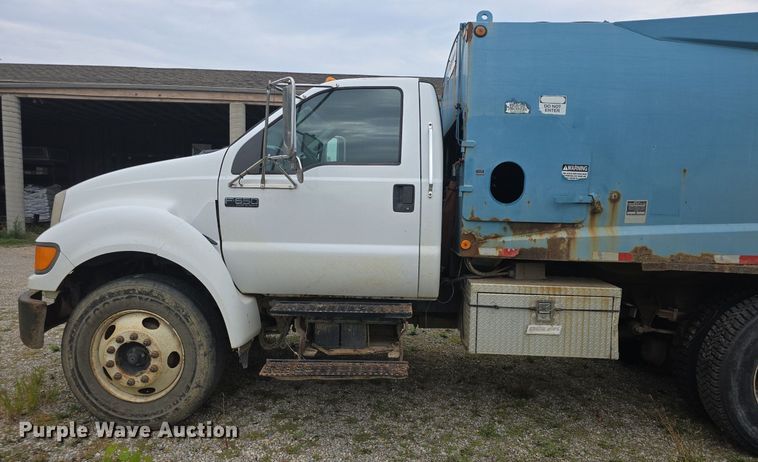 image for item DQ4473 2005 Ford F650 Super Duty XL refuse truck