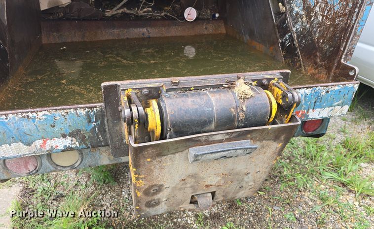 image for item DQ4473 2005 Ford F650 Super Duty XL refuse truck