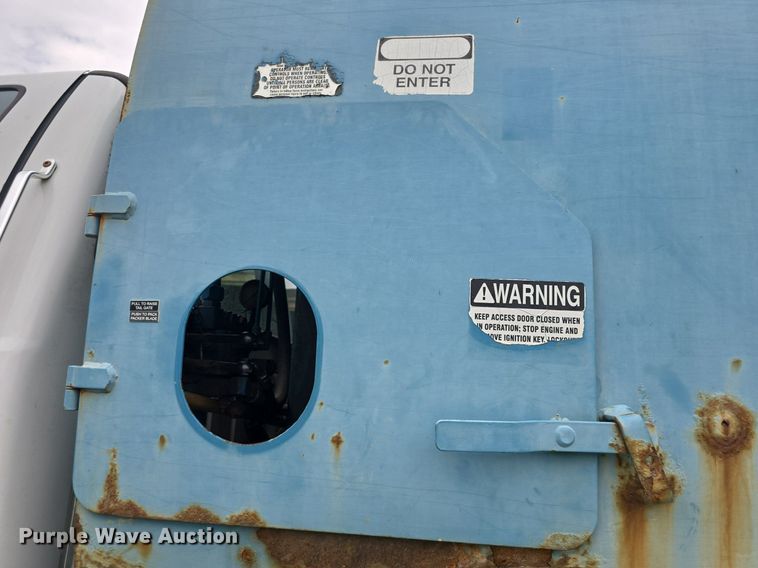 image for item DQ4473 2005 Ford F650 Super Duty XL refuse truck