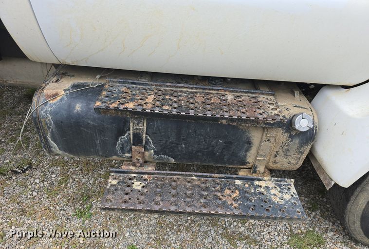 image for item DQ4473 2005 Ford F650 Super Duty XL refuse truck