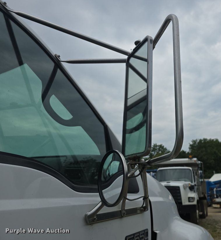 image for item DQ4473 2005 Ford F650 Super Duty XL refuse truck