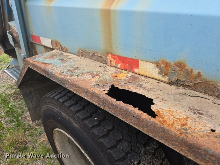 image for item DQ4473 2005 Ford F650 Super Duty XL refuse truck