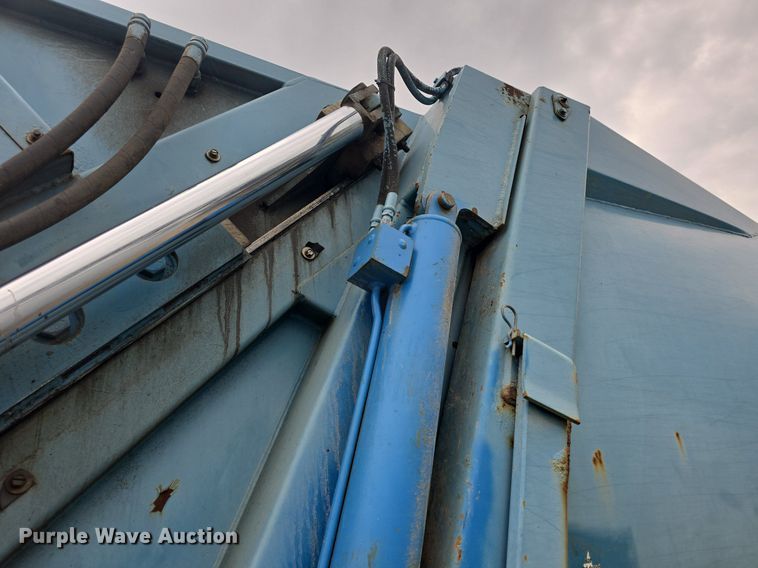 image for item DQ4473 2005 Ford F650 Super Duty XL refuse truck