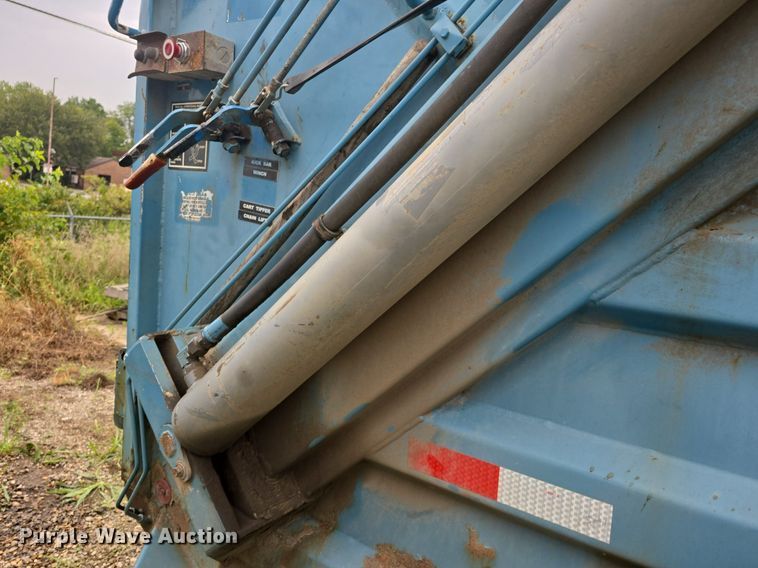 image for item DQ4473 2005 Ford F650 Super Duty XL refuse truck