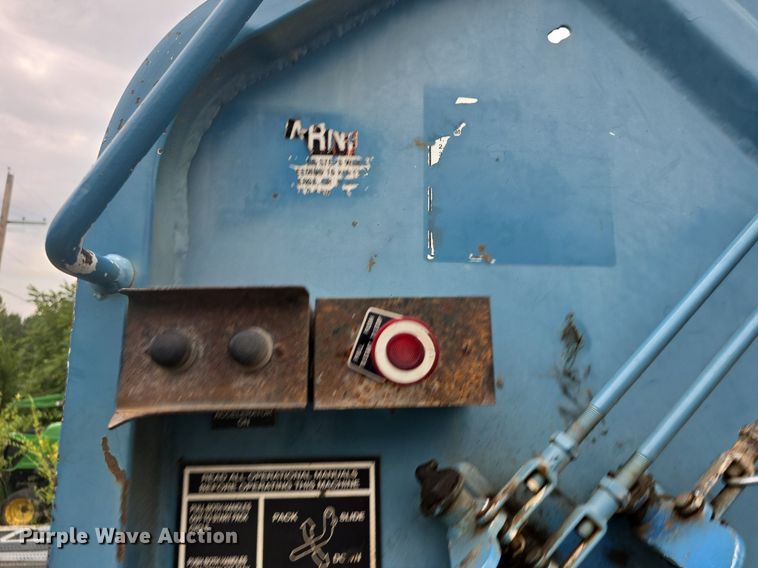 image for item DQ4473 2005 Ford F650 Super Duty XL refuse truck