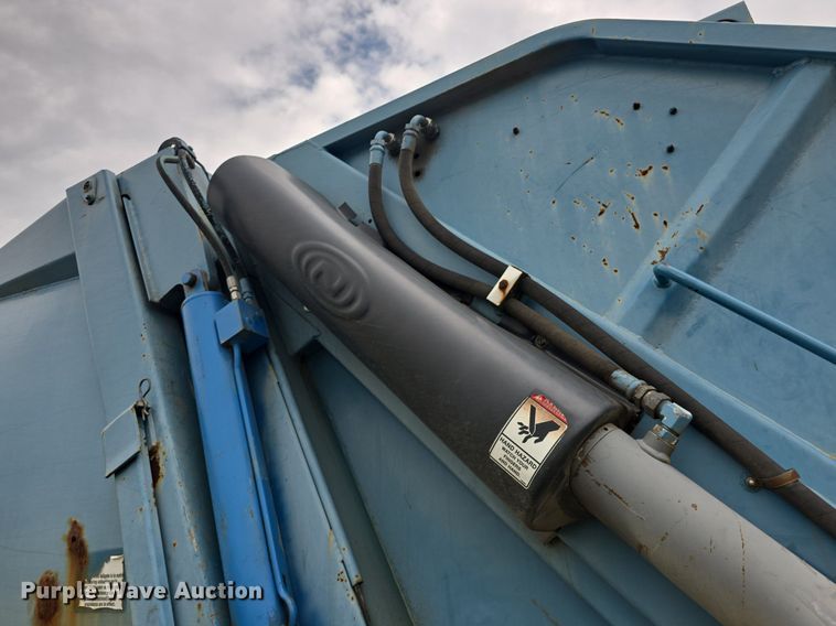 image for item DQ4473 2005 Ford F650 Super Duty XL refuse truck