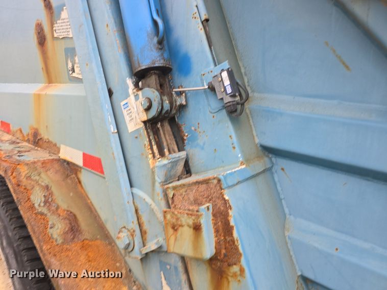 image for item DQ4473 2005 Ford F650 Super Duty XL refuse truck