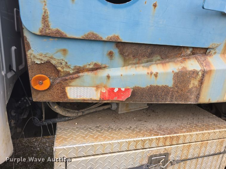 image for item DQ4473 2005 Ford F650 Super Duty XL refuse truck