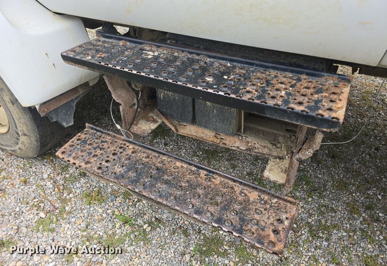 image for item DQ4473 2005 Ford F650 Super Duty XL refuse truck