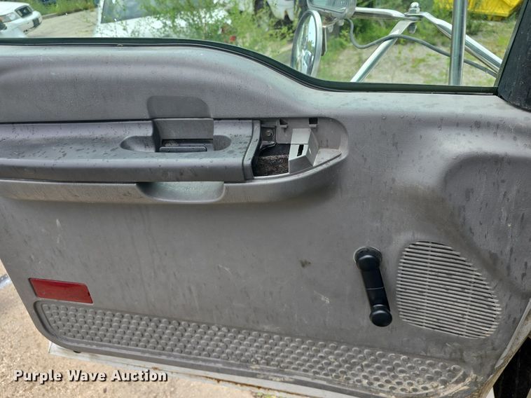 image for item DQ4473 2005 Ford F650 Super Duty XL refuse truck