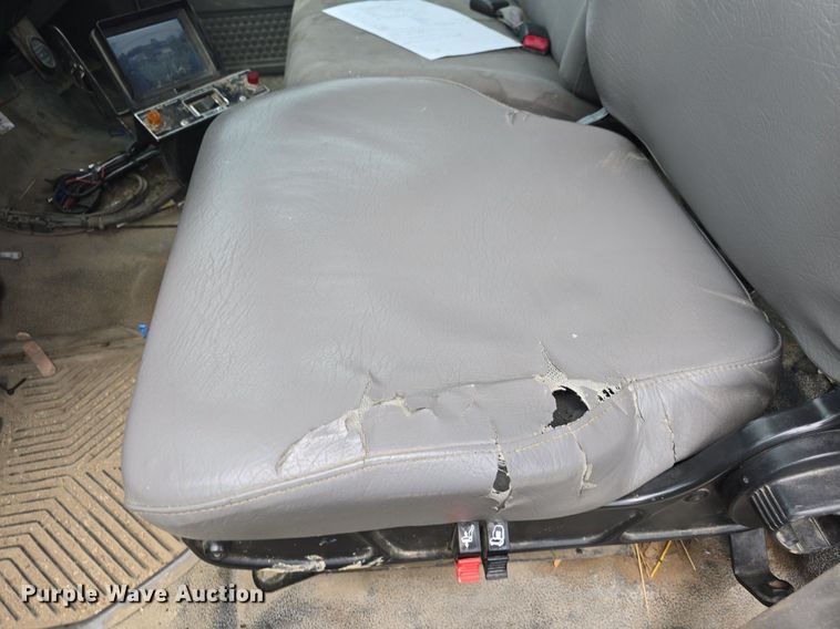 image for item DQ4473 2005 Ford F650 Super Duty XL refuse truck