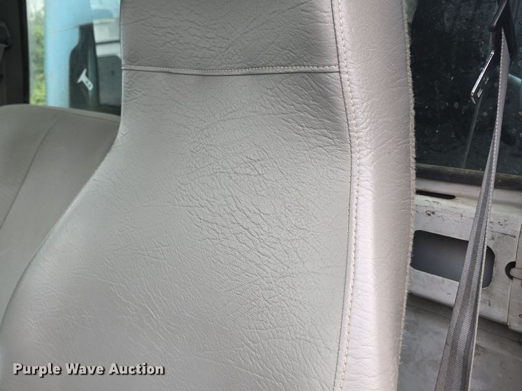 image for item DQ4473 2005 Ford F650 Super Duty XL refuse truck