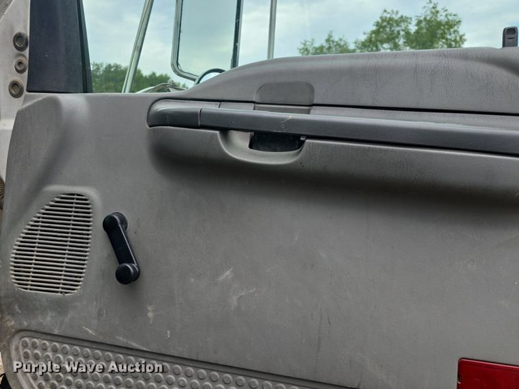 image for item DQ4473 2005 Ford F650 Super Duty XL refuse truck