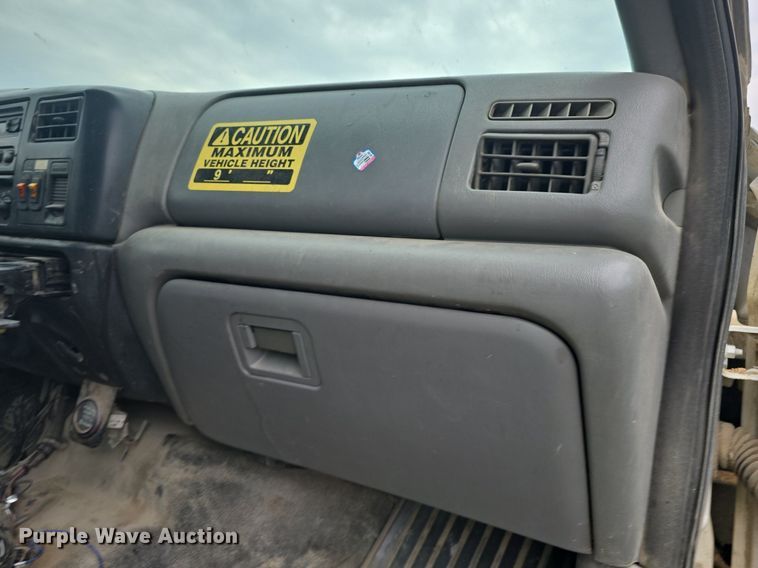 image for item DQ4473 2005 Ford F650 Super Duty XL refuse truck