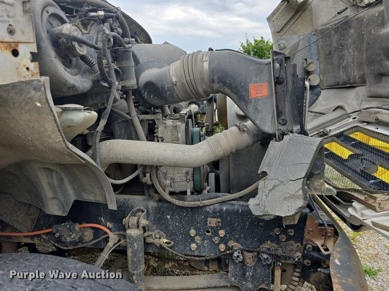 image for item DQ4473 2005 Ford F650 Super Duty XL refuse truck