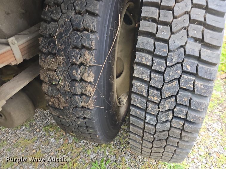 image for item DQ4473 2005 Ford F650 Super Duty XL refuse truck