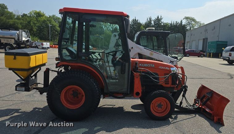 image for item DQ4475 2005 Kubota B3030 MFWD tractor
