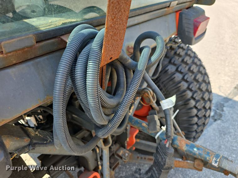 image for item DQ4475 2005 Kubota B3030 MFWD tractor