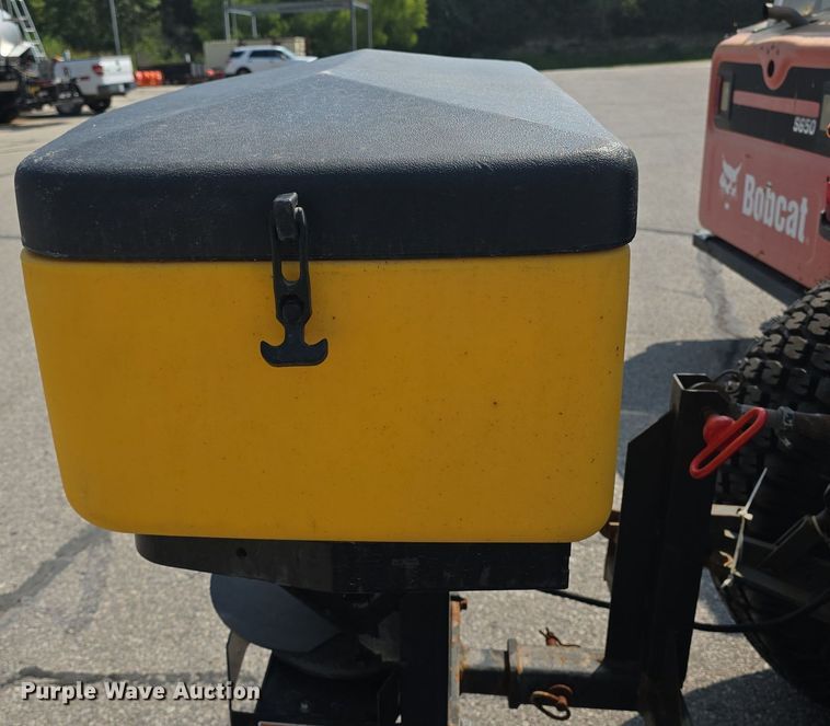 image for item DQ4475 2005 Kubota B3030 MFWD tractor