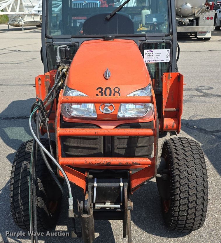 image for item DQ4475 2005 Kubota B3030 MFWD tractor