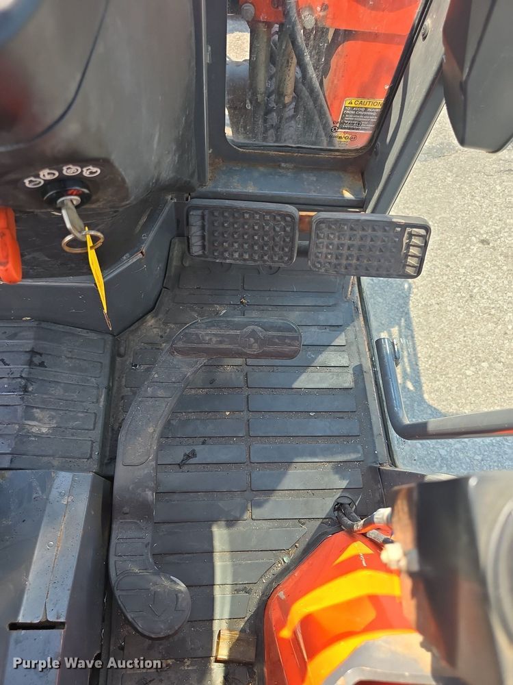 image for item DQ4475 2005 Kubota B3030 MFWD tractor