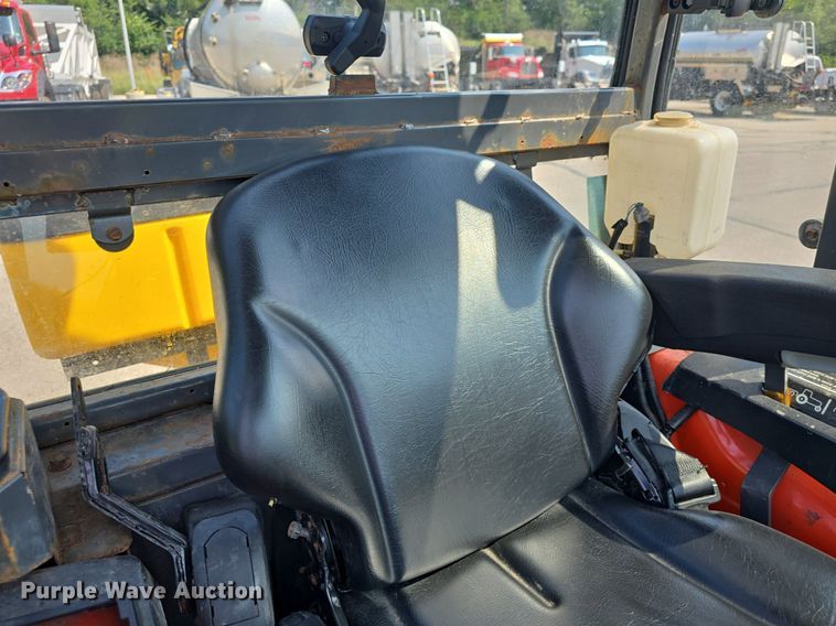 image for item DQ4475 2005 Kubota B3030 MFWD tractor