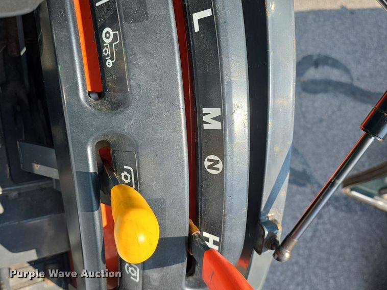 image for item DQ4475 2005 Kubota B3030 MFWD tractor