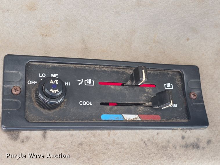 image for item DQ4475 2005 Kubota B3030 MFWD tractor