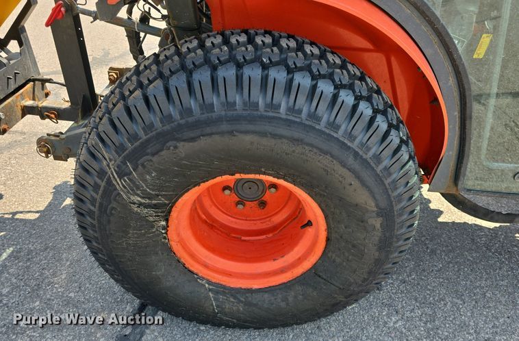 image for item DQ4475 2005 Kubota B3030 MFWD tractor