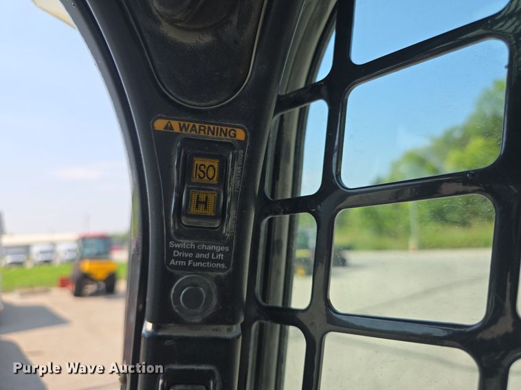 image for item DQ4476 2014 Bobcat S650 skid steer loader