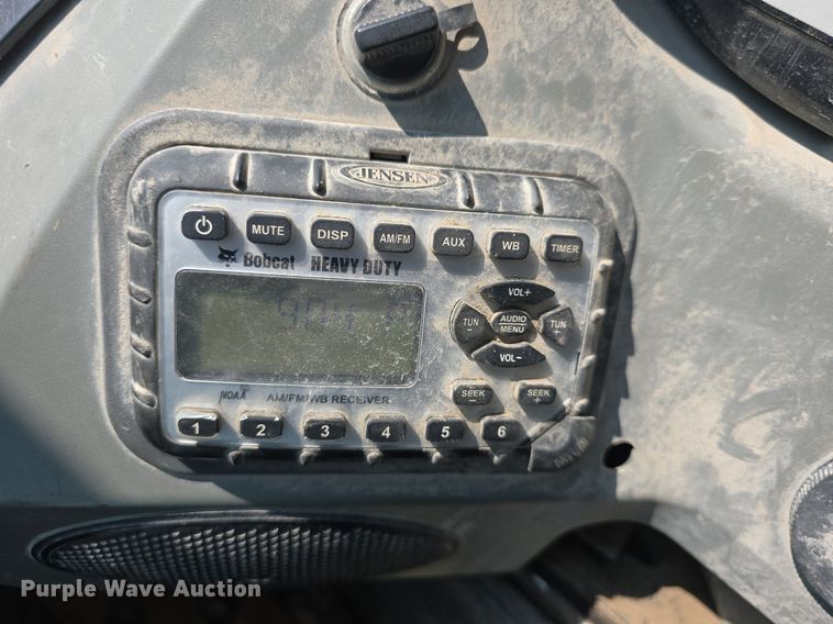 image for item DQ4476 2014 Bobcat S650 skid steer loader