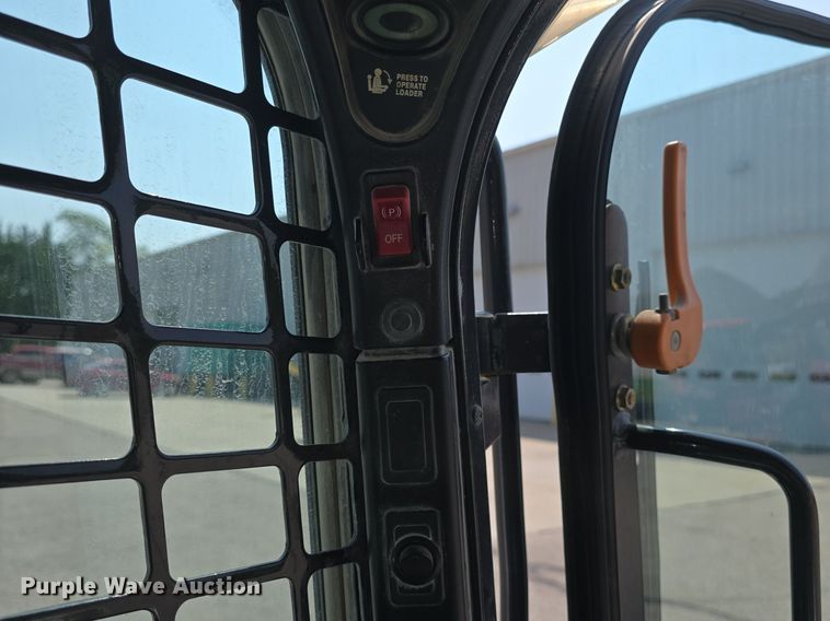 image for item DQ4476 2014 Bobcat S650 skid steer loader