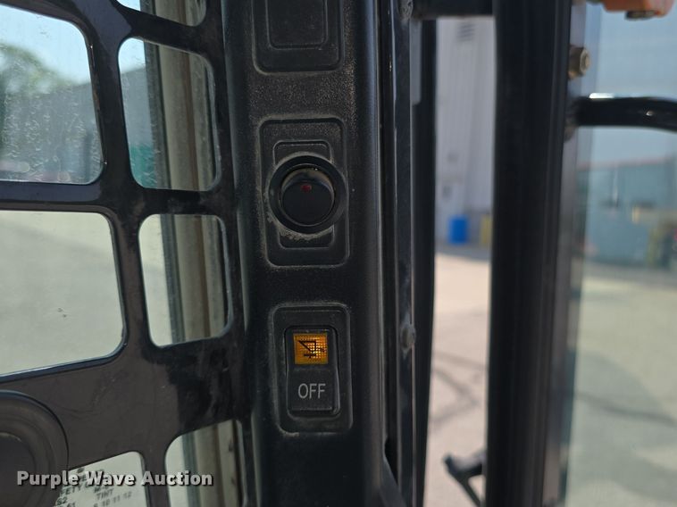 image for item DQ4476 2014 Bobcat S650 skid steer loader