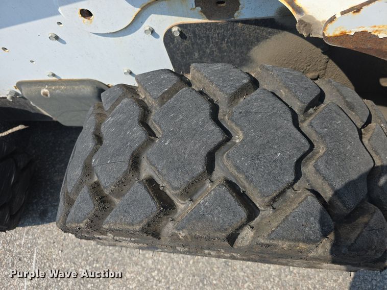 image for item DQ4476 2014 Bobcat S650 skid steer loader