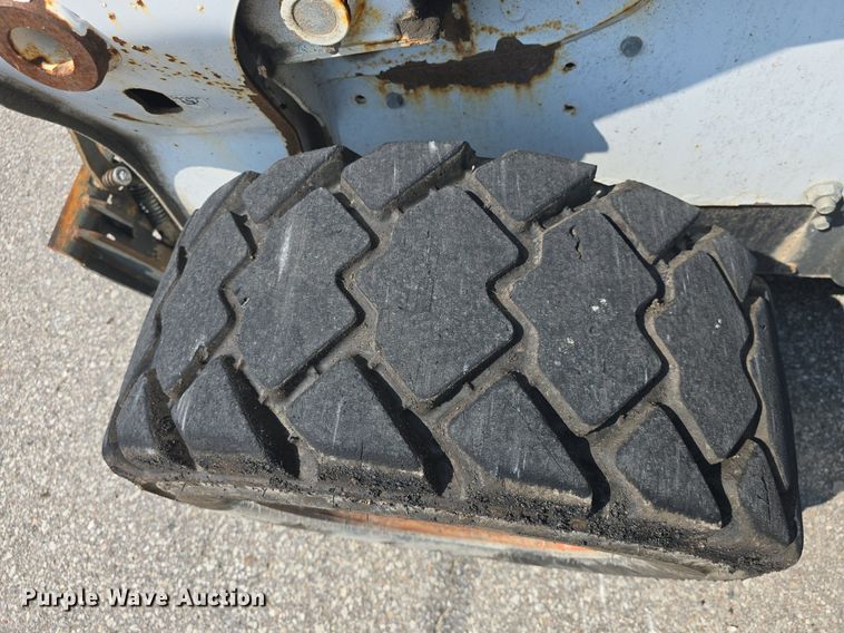 image for item DQ4476 2014 Bobcat S650 skid steer loader