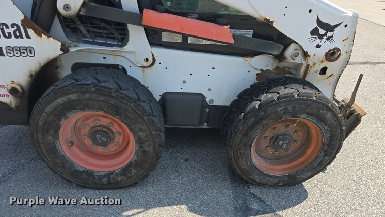 image for item DQ4476 2014 Bobcat S650 skid steer loader